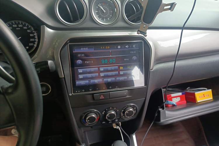 Used Suzuki Vitara 2016 1.4T Automatic All-Wheel-Drive Elite Model Audio And AC Panel