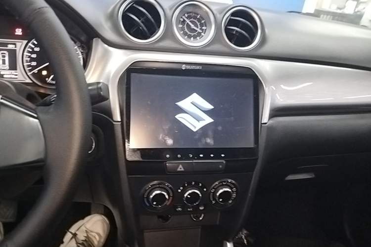 Used Suzuki Vitara 2016 1.4T Manual Two-Wheel-Drive Elite Model Audio And AC Panel