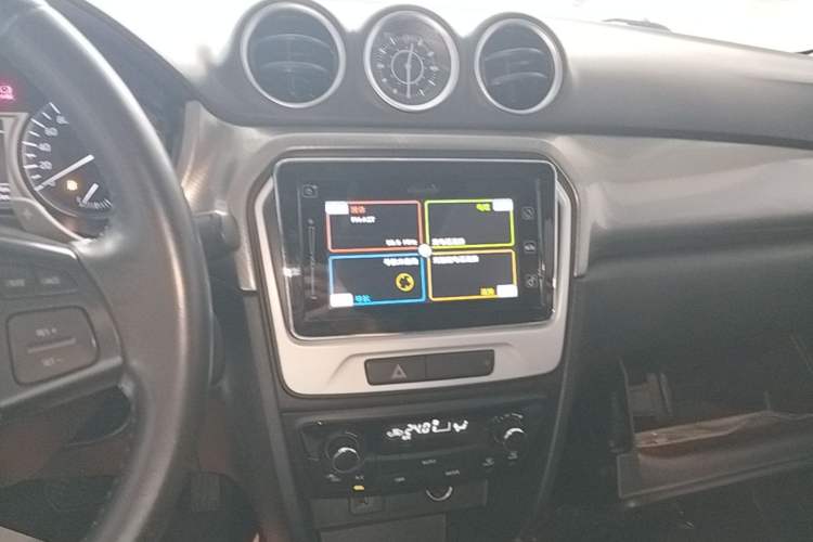Used Suzuki Vitara 2016 1.4T Automatic Two-Wheel Drive Luxury Version Audio And AC Panel
