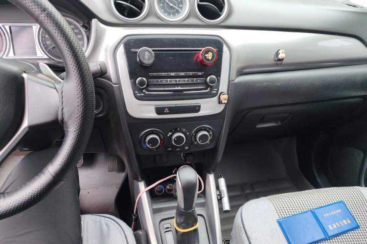 Used Suzuki Vitara 2016 1.4T Automatic Two-Wheel Drive Elite Model Audio And AC Panel