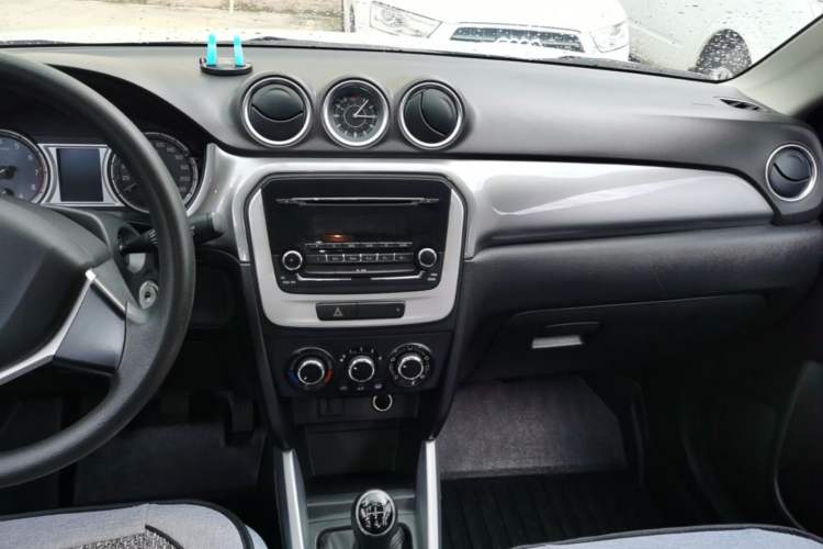 Used Suzuki Vitara 2016 1.6L Manual Two-Wheel Drive Entry-Level Trim Audio And AC Panel