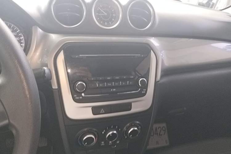 Used Suzuki Vitara 2016 1.6L Manual Two-Wheel Drive Entry-Level Trim Audio And AC Panel