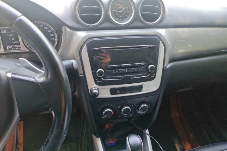 Used Suzuki Vitara 2016 1.4T Automatic Two-Wheel Drive Elite Model Audio And AC Panel
