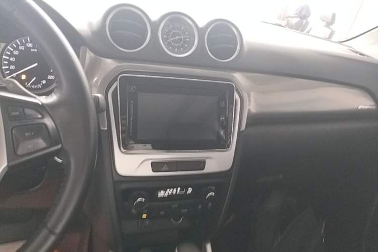 Used Suzuki Vitara 2016 1.4T Automatic 4x4 Flagship Model Audio And AC Panel