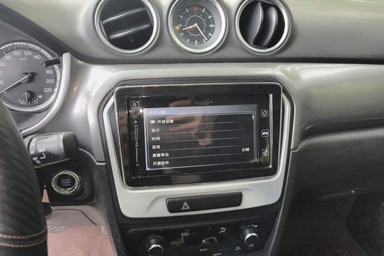 Used Suzuki Vitara 2016 1.4T Automatic Two-Wheel Drive Luxury Version Audio And AC Panel