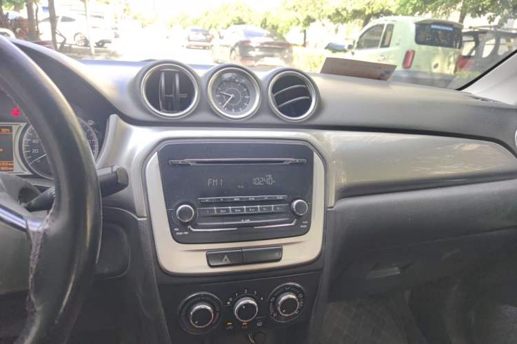 Used Suzuki Vitara 2016 1.6L Manual Two-Wheel Drive Entry-Level Trim Audio And AC Panel