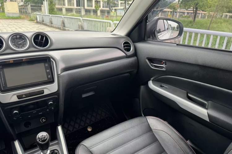 Used Suzuki Vitara 2016 1.4T Manual Two-Wheel Drive Luxury Model Audio And AC Panel