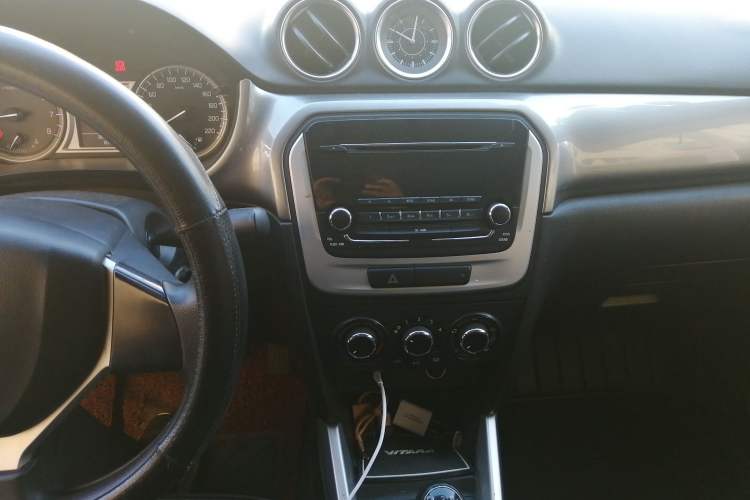 Used Suzuki Vitara 2016 1.6L Manual Two-Wheel Drive Entry-Level Trim Audio And AC Panel
