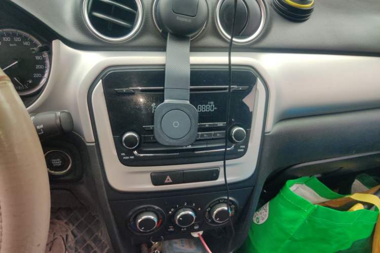 Used Suzuki Vitara 2016 1.4T Automatic All-Wheel-Drive Elite Model Audio And AC Panel