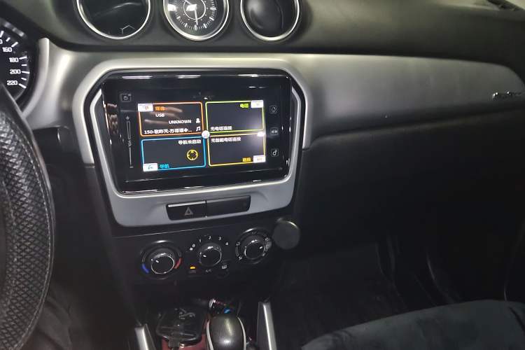 Used Suzuki Vitara 2016 1.4T Automatic All-Wheel Drive Leading Version Audio And AC Panel
