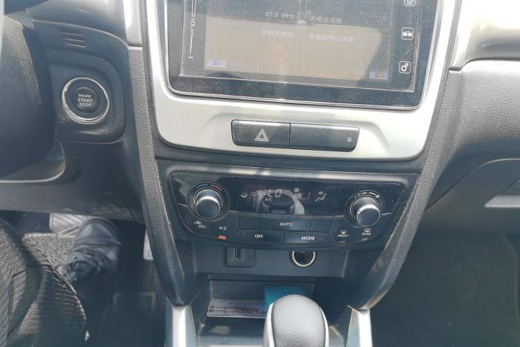 Used Suzuki Vitara 2016 1.4T Automatic 4x4 Flagship Model Audio And AC Panel
