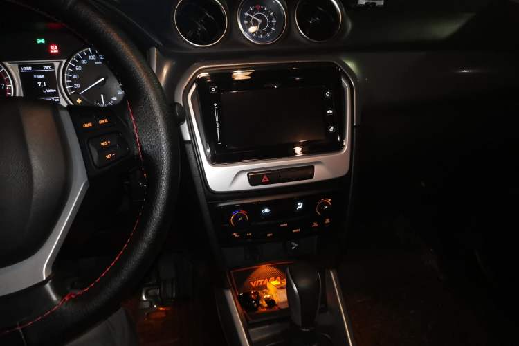 Used Suzuki Vitara 2016 1.4T Automatic Two-Wheel Drive Luxury Version Audio And AC Panel