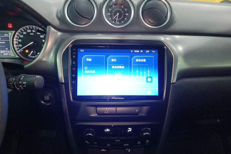 Used Suzuki Vitara 2016 1.4T Automatic Two-Wheel Drive Luxury Version Audio And AC Panel