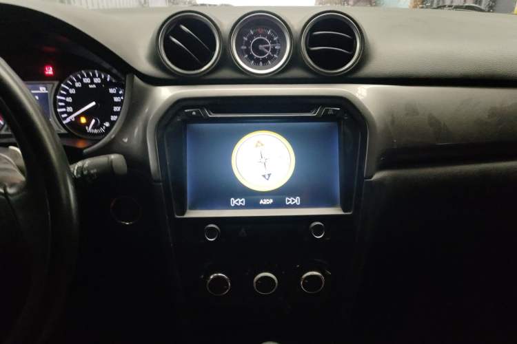 Used Suzuki Vitara 2016 1.4T Automatic Two-Wheel Drive Elite Model Audio And AC Panel