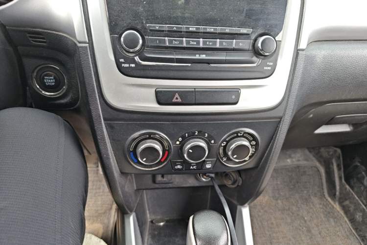 Used Suzuki Vitara 2016 1.4T Automatic Two-Wheel Drive Elite Model Audio And AC Panel