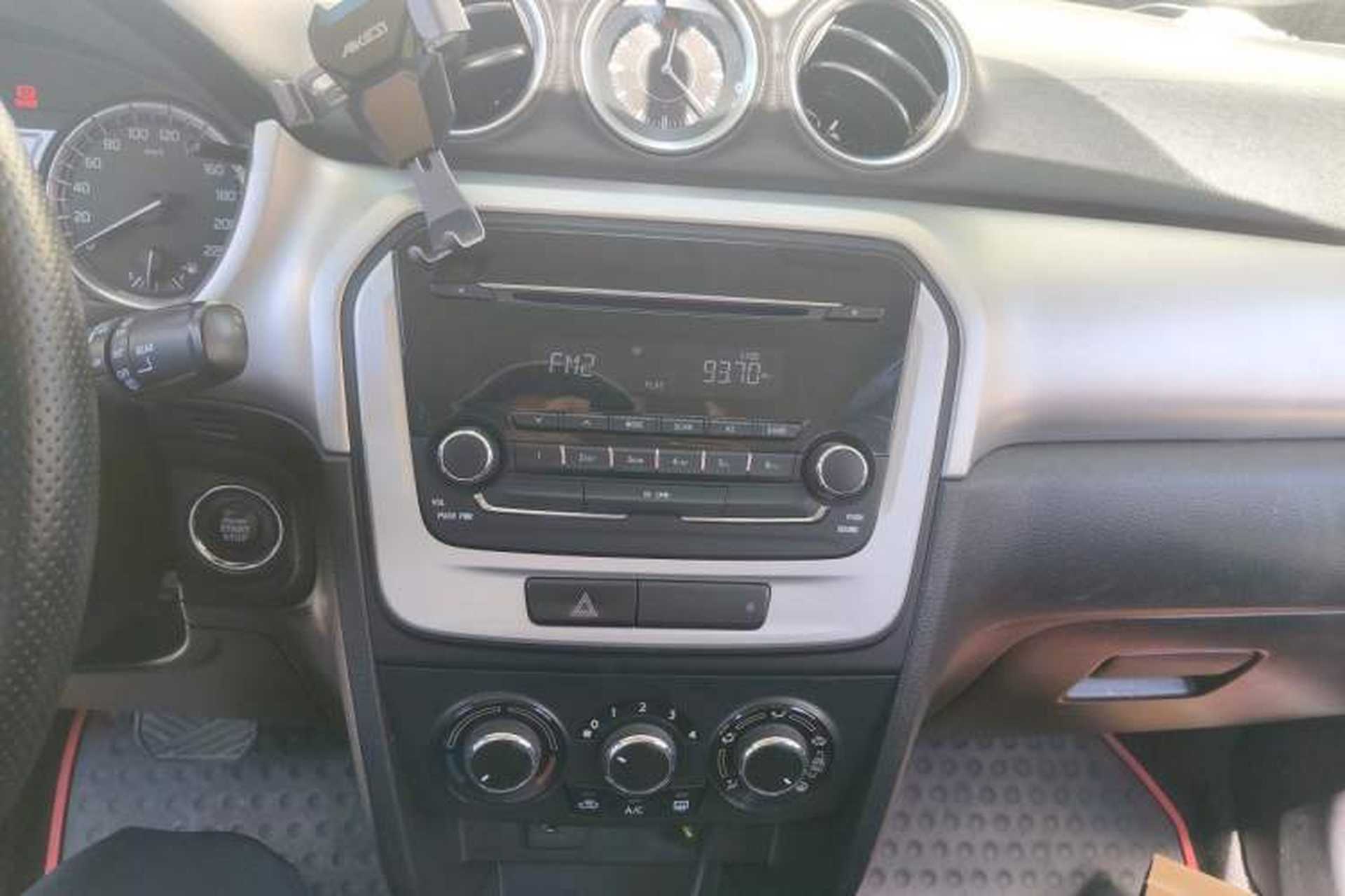 Used Suzuki Vitara 2016 1.4T Automatic All-Wheel-Drive Elite Model Audio And AC Panel