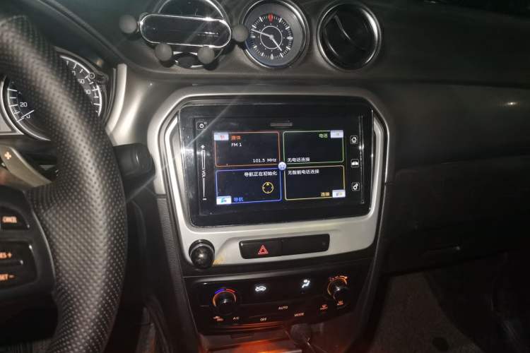 Used Suzuki Vitara 2016 1.4T Automatic Two-Wheel Drive Luxury Version Audio And AC Panel