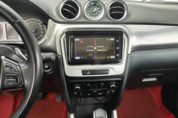 Used Suzuki Vitara 2016 1.4T Automatic Two-Wheel Drive Luxury Version Audio And AC Panel