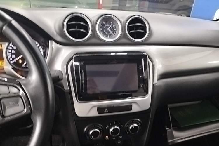 Used Suzuki Vitara 2016 1.4T Automatic All-Wheel Drive Leading Version Audio And AC Panel