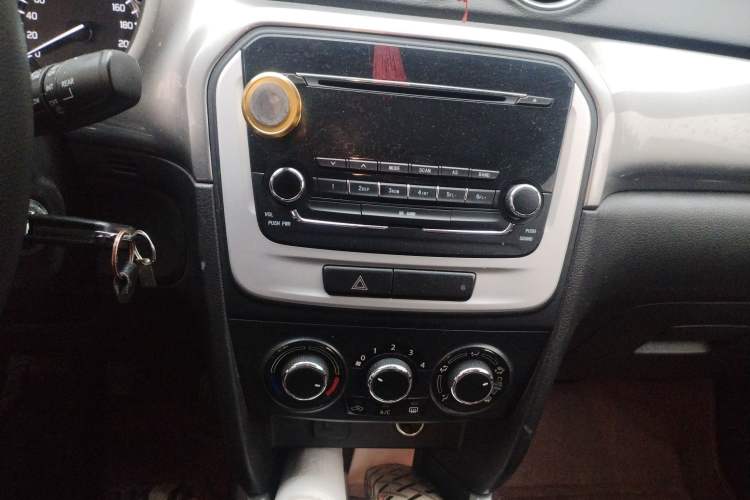 Used Suzuki Vitara 2016 1.6L Manual Two-Wheel Drive Entry-Level Trim Audio And AC Panel