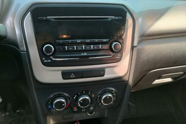 Used Suzuki Vitara 2016 1.6L Manual Two-Wheel Drive Entry-Level Trim Audio And AC Panel