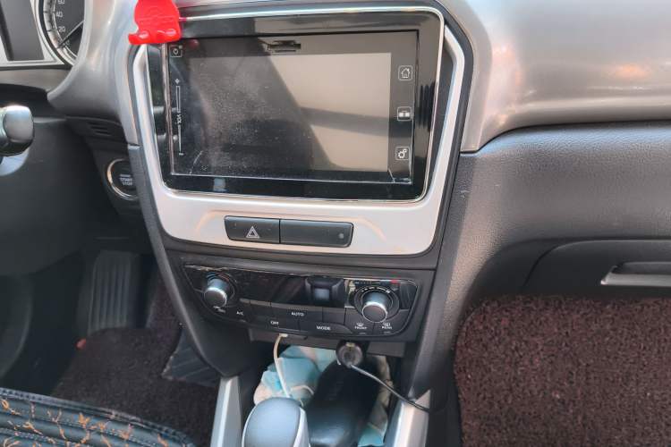 Used Suzuki Vitara 2016 1.4T Automatic Two-Wheel Drive Luxury Version Audio And AC Panel
