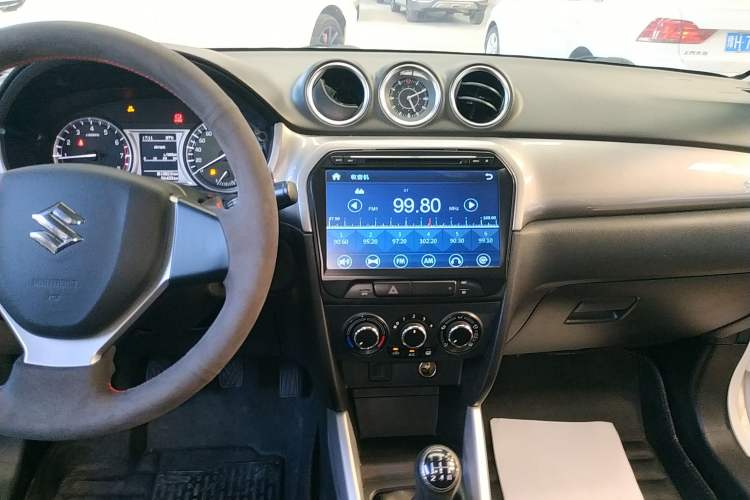 Used Suzuki Vitara 2016 1.6L Manual Two-Wheel Drive Entry-Level Trim Audio And AC Panel