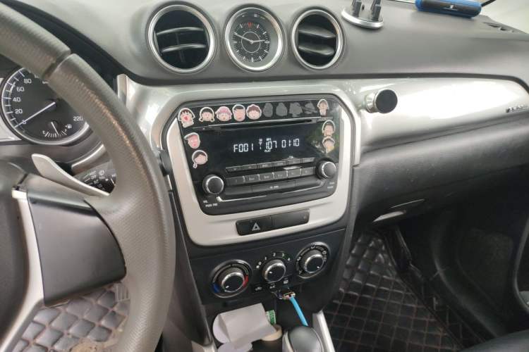 Used Suzuki Vitara 2016 1.4T Automatic All-Wheel-Drive Elite Model Audio And AC Panel