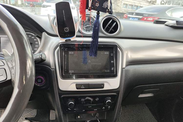 Used Suzuki Vitara 2016 1.4T Automatic Two-Wheel Drive Luxury Version Audio And AC Panel