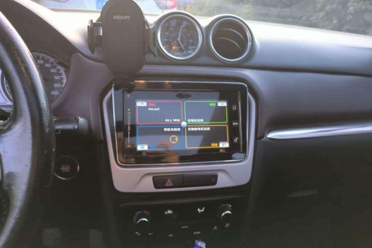 Used Suzuki Vitara 2016 1.4T Manual Two-Wheel Drive Luxury Model Audio And AC Panel