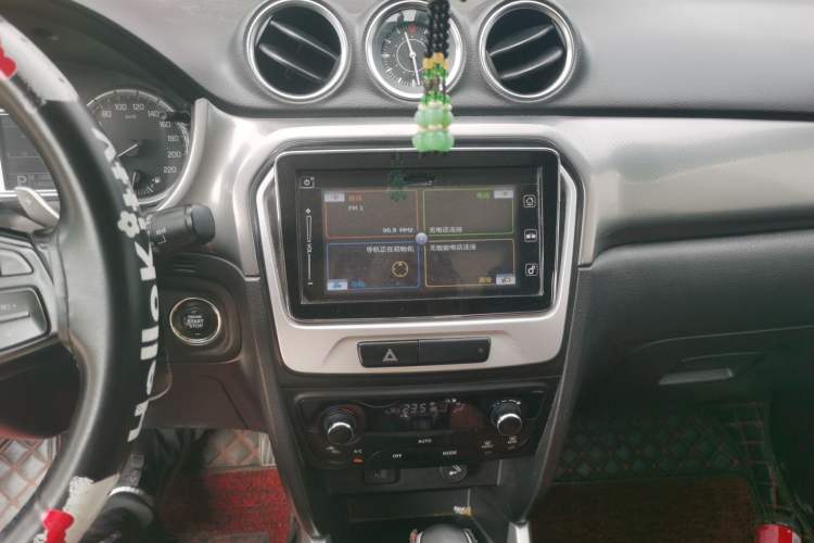 Used Suzuki Vitara 2016 1.4T Automatic 4x4 Flagship Model Audio And AC Panel