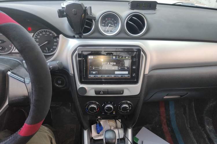 Used Suzuki Vitara 2016 1.4T Automatic All-Wheel Drive Leading Version Audio And AC Panel
