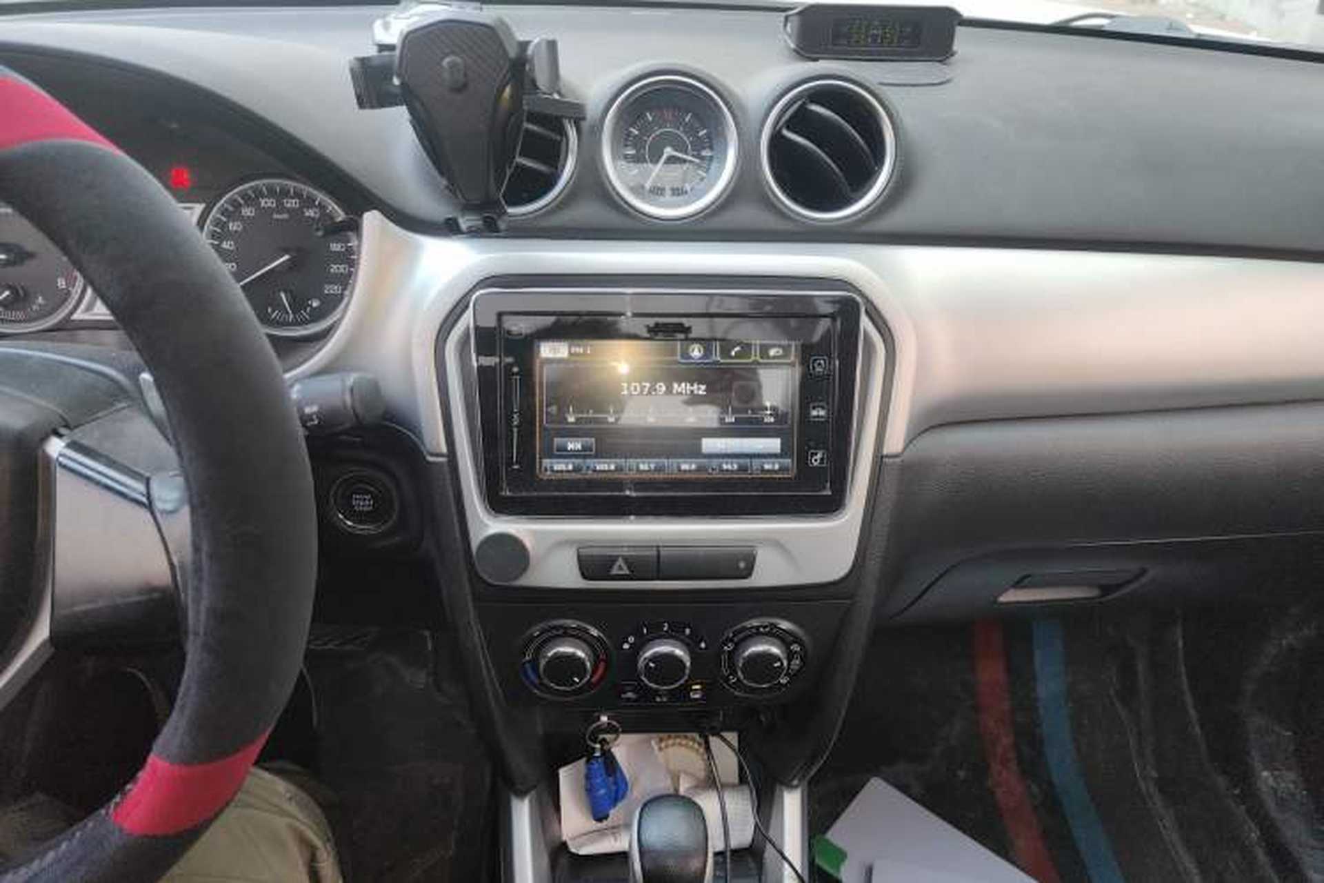 Used Suzuki Vitara 2016 1.4T Automatic All-Wheel Drive Leading Version Audio And AC Panel