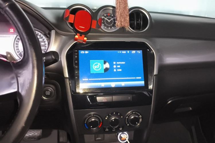 Used Suzuki Vitara 2016 1.4T Automatic Two-Wheel Drive Elite Model Audio And AC Panel