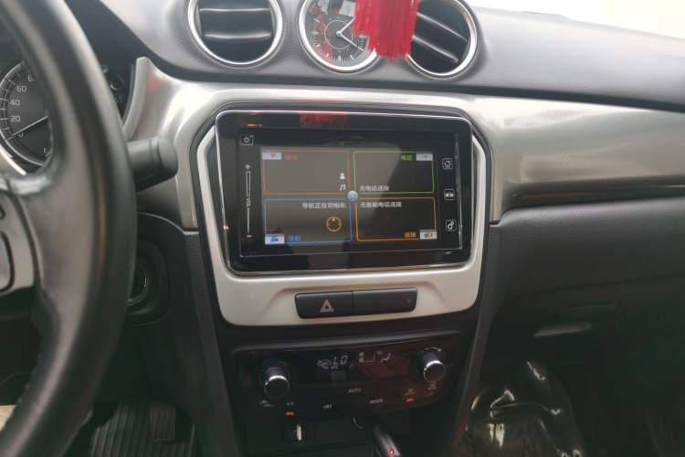 Used Suzuki Vitara 2016 1.4T Automatic Two-Wheel Drive Luxury Version Audio And AC Panel