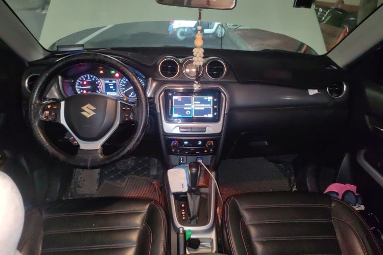 Used Suzuki Vitara 2016 1.4T Automatic Two-Wheel Drive Luxury Version Center Console
