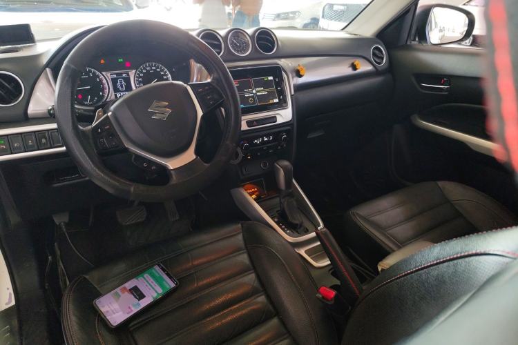 Used Suzuki Vitara 2016 1.4T Automatic Two-Wheel Drive Luxury Version Center Console