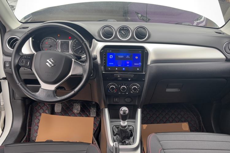 Used Suzuki Vitara 2016 1.4T Manual Two-Wheel-Drive Elite Model Center Console