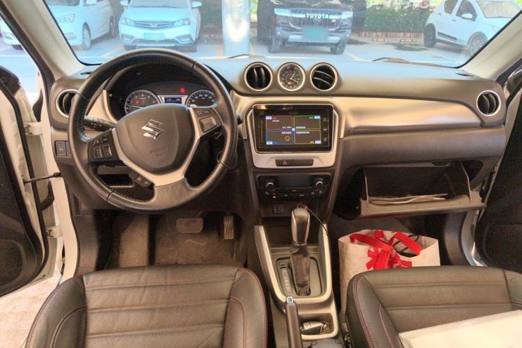 Used Suzuki Vitara 2016 1.4T Automatic Two-Wheel Drive Luxury Version Center Console