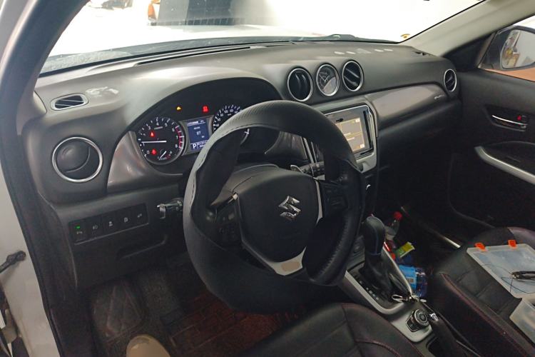 Used Suzuki Vitara 2016 1.4T Automatic 4x4 Flagship Model Center Console