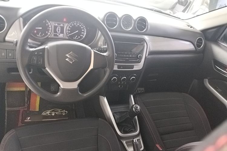 Used Suzuki Vitara 2016 1.6L Manual Two-Wheel Drive Entry-Level Trim Center Console