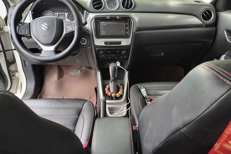 Used Suzuki Vitara 2016 1.4T Automatic Two-Wheel Drive Luxury Version Center Console
