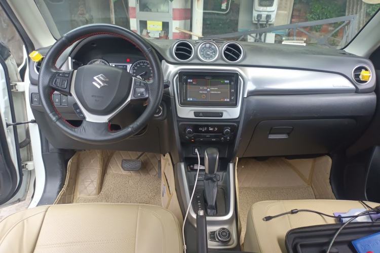 Used Suzuki Vitara 2016 1.4T Automatic 4x4 Flagship Model Center Console