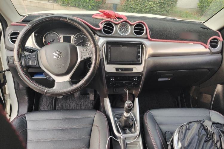 Used Suzuki Vitara 2016 1.4T Manual Two-Wheel Drive Luxury Model Center Console