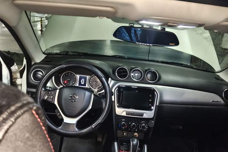 Used Suzuki Vitara 2016 1.4T Automatic All-Wheel Drive Leading Version Center Console
