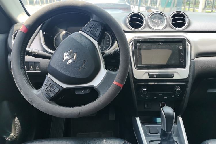 Used Suzuki Vitara 2016 1.4T Automatic 4x4 Flagship Model Center Console