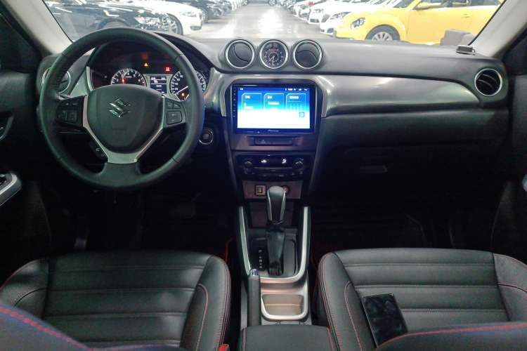 Used Suzuki Vitara 2016 1.4T Automatic Two-Wheel Drive Luxury Version Center Console