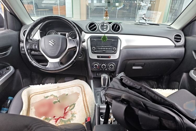 Used Suzuki Vitara 2016 1.4T Automatic Two-Wheel Drive Elite Model Center Console