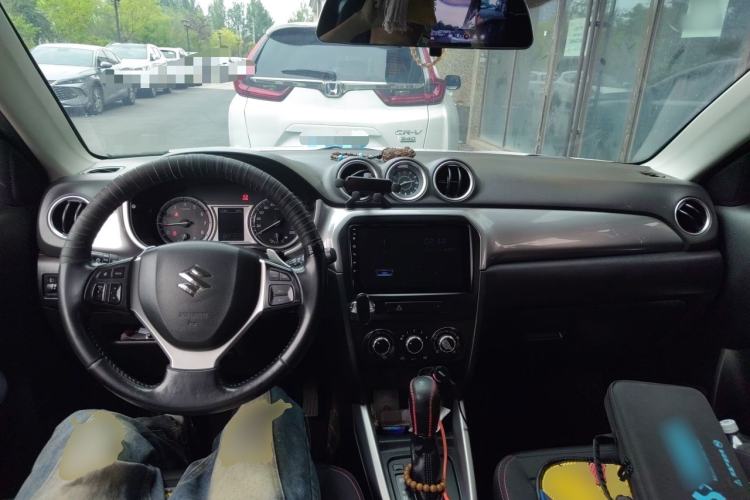 Used Suzuki Vitara 2016 1.4T Automatic Two-Wheel Drive Elite Model Center Console