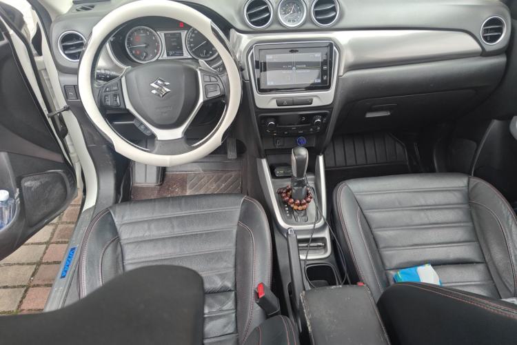 Used Suzuki Vitara 2016 1.4T Automatic Two-Wheel Drive Luxury Version Center Console